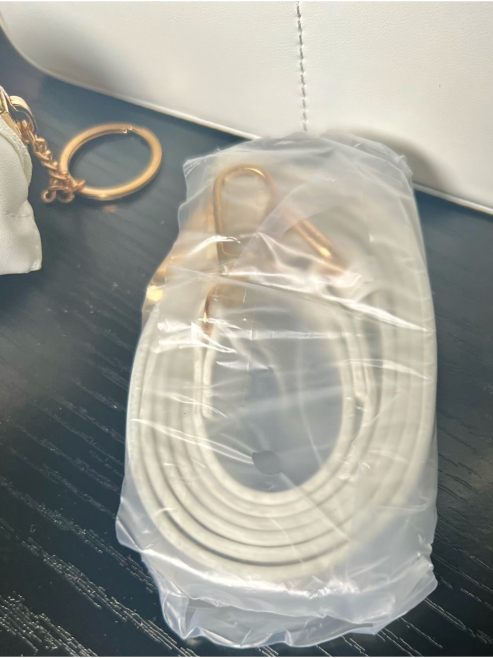 White 40oz Stanley Tumbler with Crossbody Bag Cup Holder with Keychain Pouch NWT - Picture 9 of 13